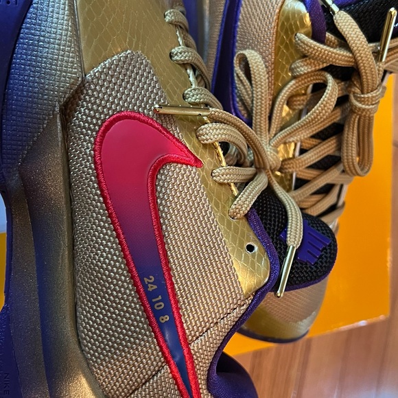 Kobe Undefeated Hall of Fame - Picture 7 of 10